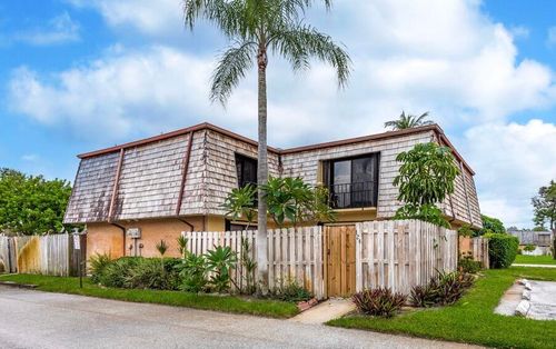 124 Lake Arbor Dr, Palm Springs, FL, 33461-2103 | Card Image