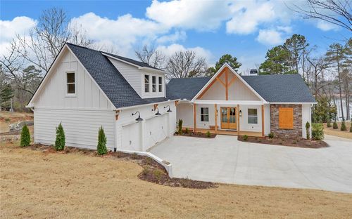 672 Tugalo Heights Cir, Lavonia, GA, 30553-3947 | Card Image