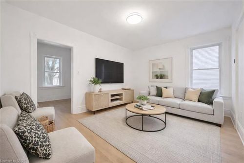 136 Paisley St, Guelph, ON, N1H2P1 | Card Image