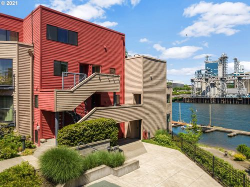 apt-a3-606 Nw Naito Pkwy, Portland, OR, 97209-3718 | Card Image