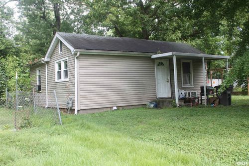 805 N James St, Carbondale, IL, 62901-1228 | Card Image
