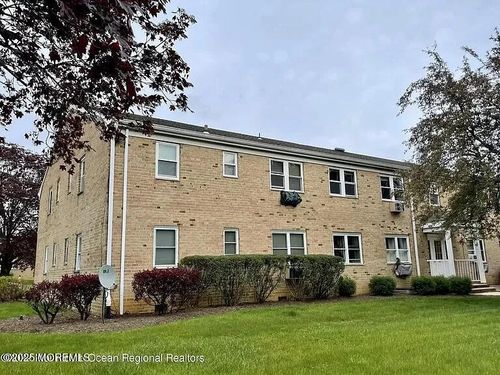 g-64 Manchester Ct, Freehold, NJ, 07728-3222 | Card Image
