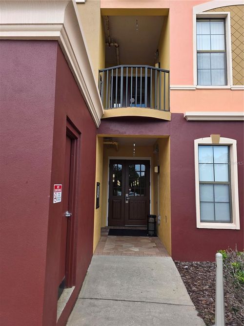 215-13941 Clubhouse Dr, Tampa, FL, 33618-2706 | Card Image