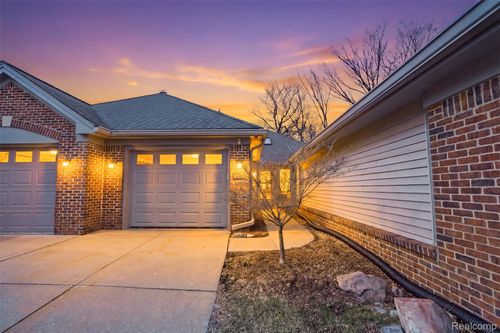 21400 Magnolia Ct, Farmington Hills, MI, 48336-4109 | Card Image