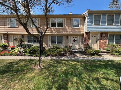 67 Quaker Ridge Dr, Akron, OH, 44313-3538 | Card Image
