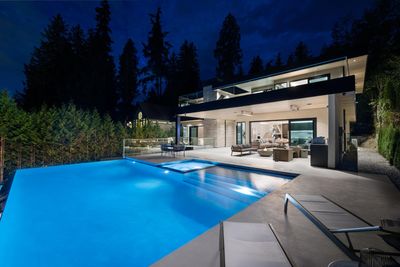 449 Hillcrest St, House other with 6 bedrooms, 6 bathrooms and 8 parking in West Vancouver BC | Image 3