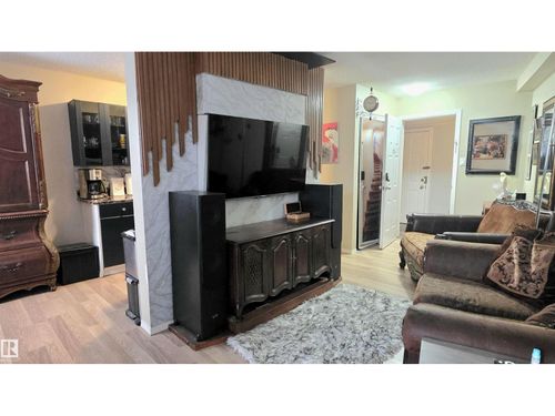 104-8930 149 St Nw, Edmonton, AB, T5R1B8 | Card Image