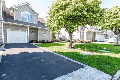 43 Halley Ln, Miller Place, NY, 11764-2456 | Card Image