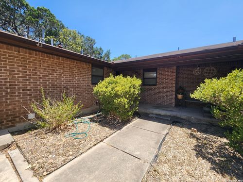 929 Ohio St, New Braunfels, TX, 78130-6049 | Card Image