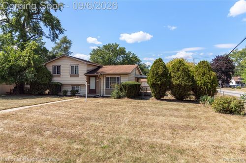 21025 Indian St, Southfield, MI, 48033-5009 | Card Image