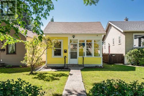 247 22 Ave Nw, Calgary, AB, T2M1N2 | Card Image