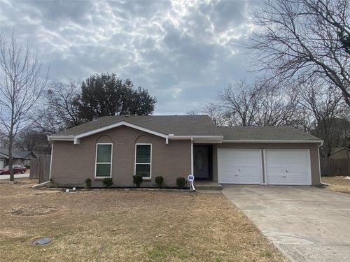 401 Curts Dr, Grand Prairie, TX, 75052-6014 | Card Image