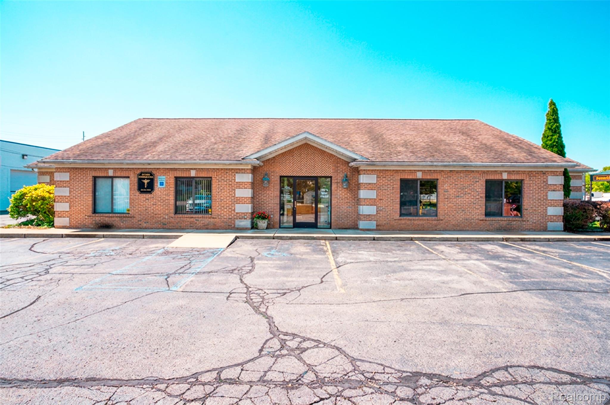 903 E Clinton Street, For Sale in Howell - eXp Realty