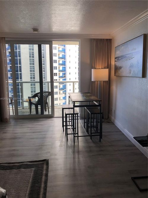 806-19201 Collins Ave, Sunny Isles Beach, FL, 33160-2202 | Card Image