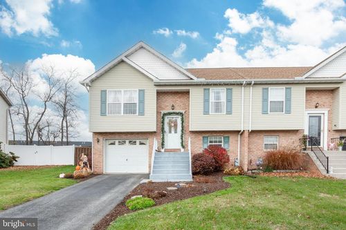 25 Scenic Dr, HANOVER, PA, 17331-7924 | Card Image