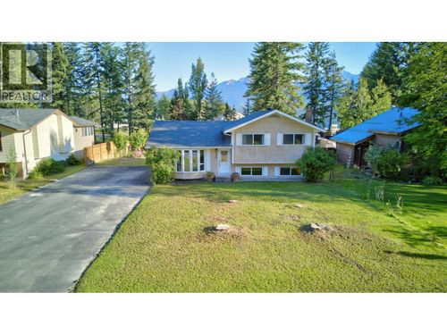 1325 Pine Drive, Golden, BC, V0A1H1 | Card Image