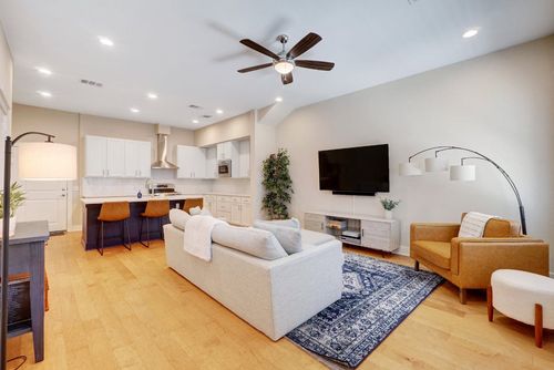 41-2520 Bluebonnet Ln, Austin, TX, 78704-4919 | Card Image