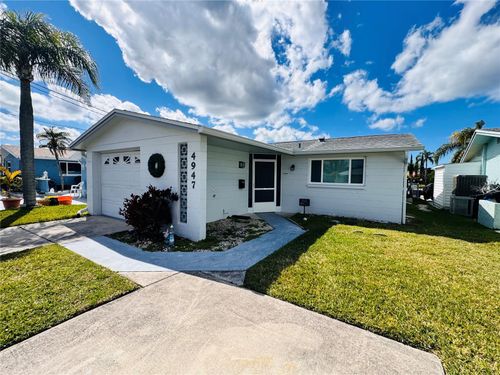 4947 Blue Heron Dr, New Port Richey, FL, 34652-4405 | Card Image