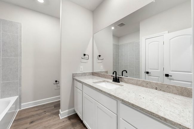 Full Bathroom | Image 8