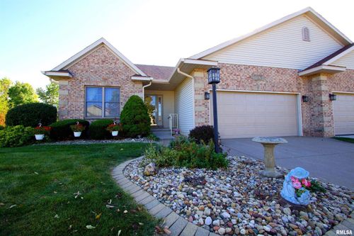5321 Friendship Dr, Davenport, IA, 52804-4853 | Card Image