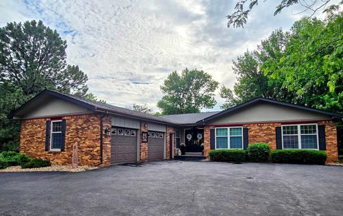 902 6th Ave Se, Pipestone, MN, 56164-1720 | Card Image
