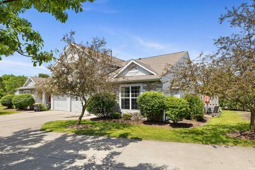 5715 Thornbriar Ln, Fort Wayne, IN, 46835-3875 | Card Image