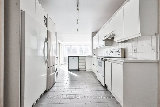 225 Glenrose Ave, House other with 4 bedrooms, 3 bathrooms and 4 parking in Toronto ON | Image 12