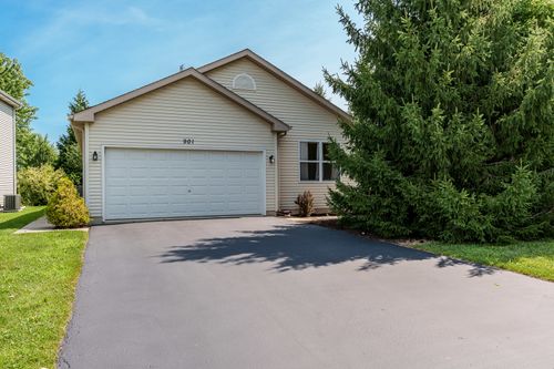 901 N Oak Creek Dr, Genoa, IL, 60135-7520 | Card Image