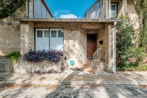 11-11 Gallery Ct, San Antonio, TX, 78209-2950 | Card Image