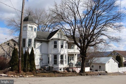 2 E Grand Ave, TOWER CITY, PA, 17980-1120 | Card Image