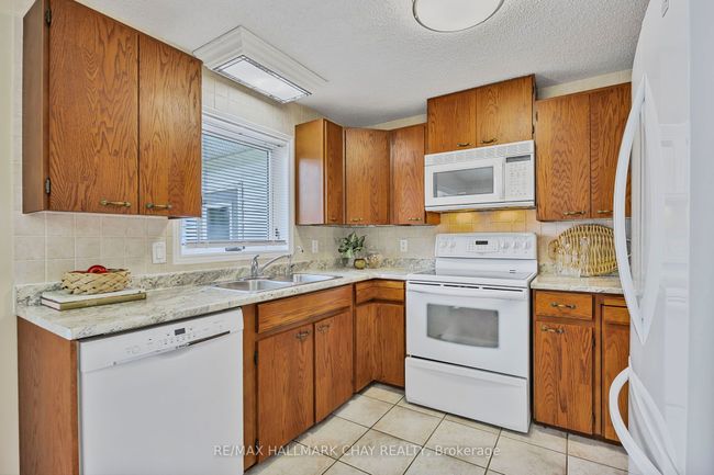 3 Pinetree Crt, House other with 2 bedrooms, 2 bathrooms and 2 parking in New Tecumseth ON | Image 8