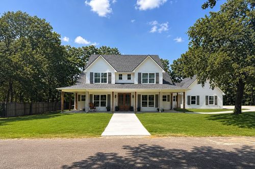 100 Hidden Oaks Dr, Waco, TX, 76705-1742 | Card Image