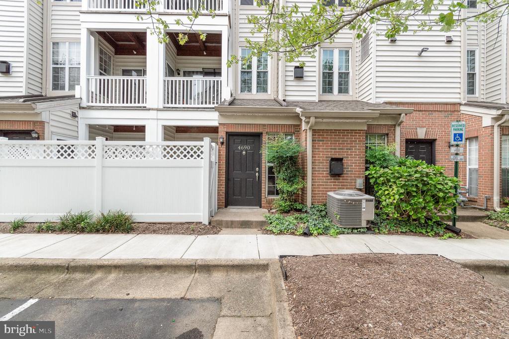 Lawton Way, Alexandria, VA 22311