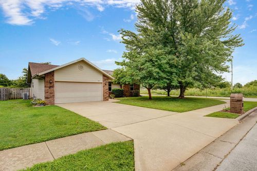 146 S Amy Ln, Nixa, MO, 65714-7092 | Card Image