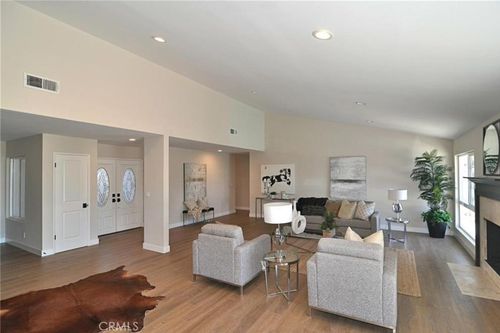 7251 Pondera Cir, West Hills, CA, 91307-1330 | Card Image