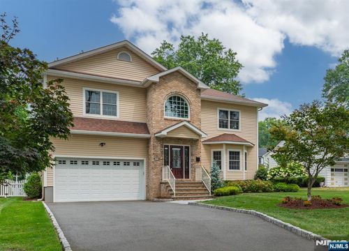 20 Rocklynn Pl, Glen Rock, NJ, 07452-2825 | Card Image