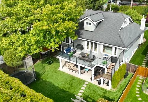 1033 164 St, Surrey, BC, V4A4Y6 | Card Image
