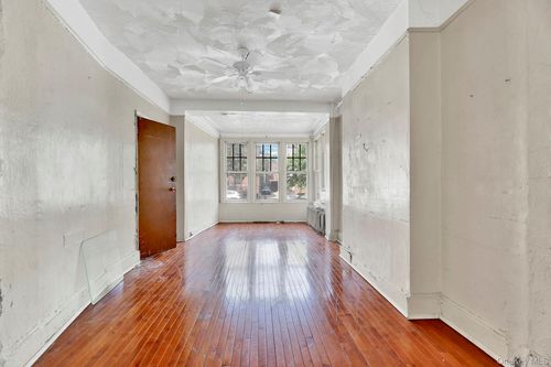 53 E 52nd St, Brooklyn, NY, 11203-1904 | Card Image