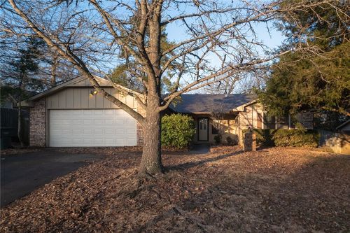 2425 N Primrose Ln, Fayetteville, AR, 72703-4127 | Card Image