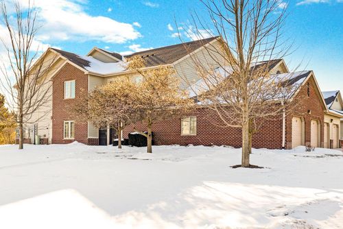 17-4869 S Forest Ridge Drive Drive, New Berlin, WI, 53151 | Card Image