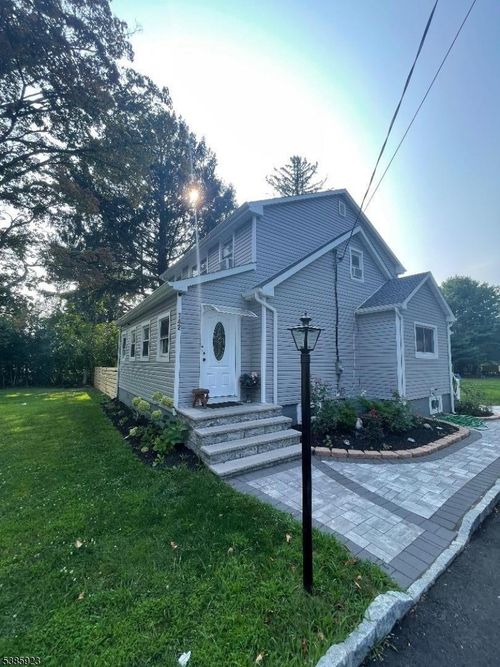 142 S Hillside Ave, Succasunna, NJ, 07876-1127 | Card Image
