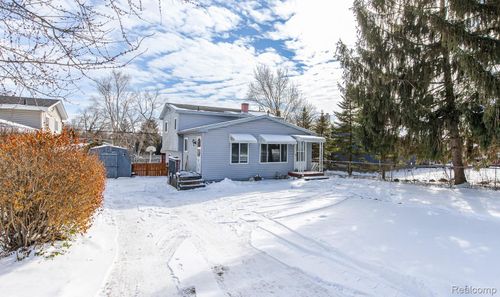 8670 N Eston Rd, Clarkston, MI, 48348-3513 | Card Image