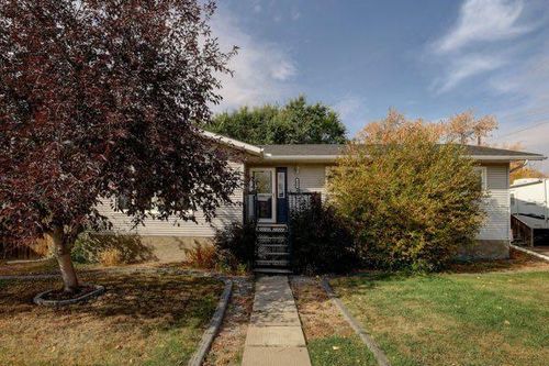 101 Poplar St, Drumheller, AB, T0J0Y1 | Card Image