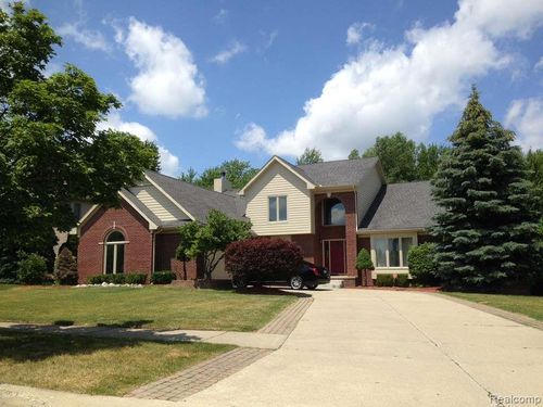 7782 Watford Dr, West Bloomfield, MI, 48322-2881 | Card Image