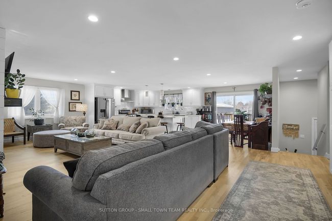 162 Roland St, House other with 3 bedrooms, 4 bathrooms and 4 parking in Dashwood ON | Image 6