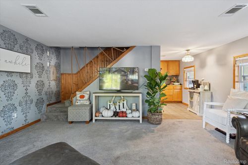 2157 Glenwood Ct, Brooklyn, MI, 49230-9325 | Card Image