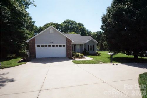 3795 River Rd, Hickory, NC, 28602-9747 | Card Image