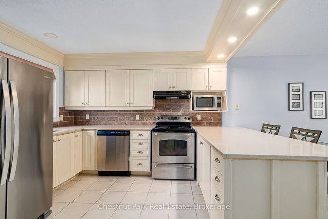 522 Oxbow Cres, Condo with 3 bedrooms, 2 bathrooms and 1 parking in Collingwood ON | Image 6