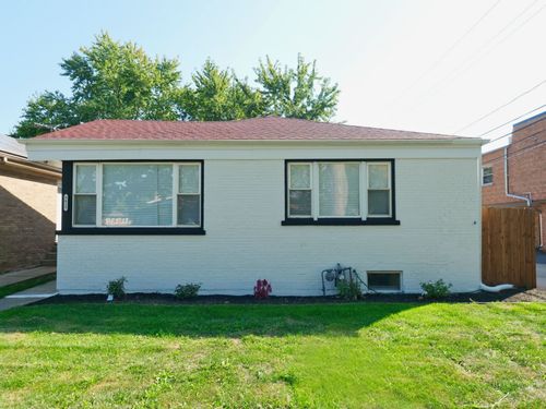 8415 Trumbull Ave, Skokie, IL, 60076-2437 | Card Image