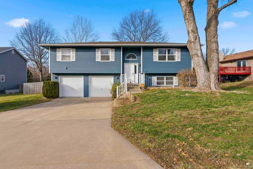 3004 Wilson Dr, Manhattan, KS, 66502-3256 | Card Image